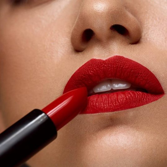 Batom vermelho, veja significados