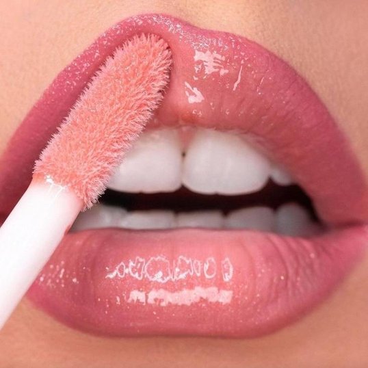 make-com-batom-matte-e-efeito-glossy