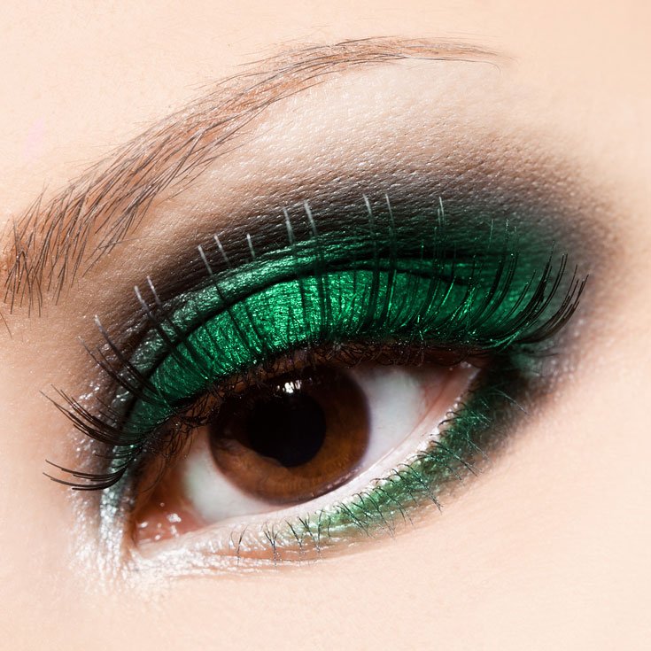Olho com sombra verde com brilho