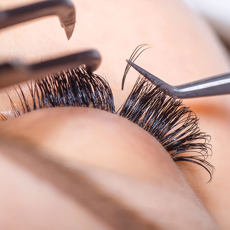 Extensão de cílios.