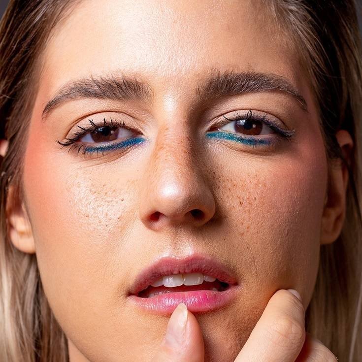 como usar lpis de olho colorido