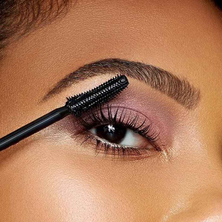 Olhos pequenos: confira nossas dicas de maquiagem para valorizar o seu olhar 