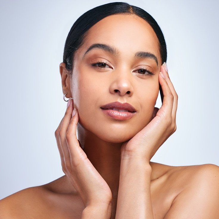 Base com protetor solar para um glow natural.