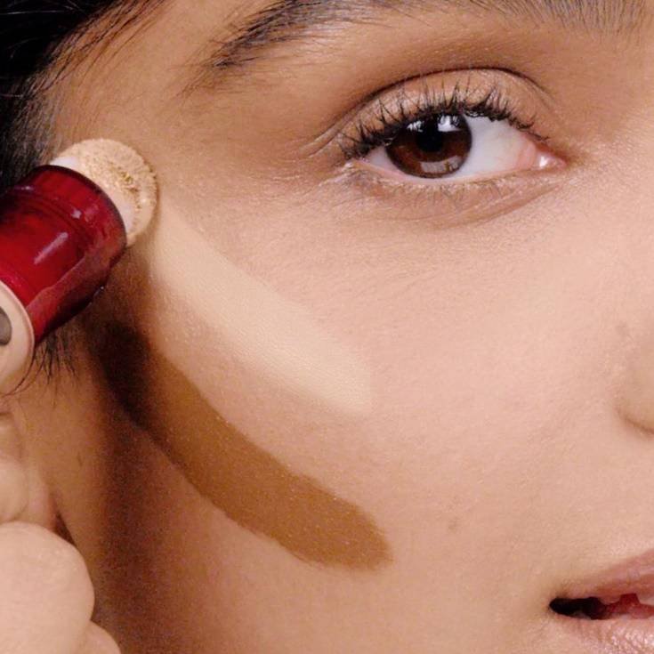 Maquiagem com contorno.