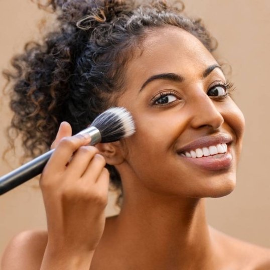 Pó Bronzer: pele saudável e bronzeada