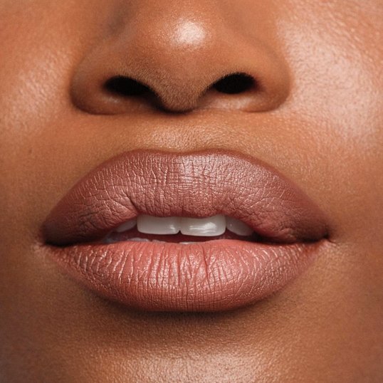 Mulher negra lbios contornados anos 90