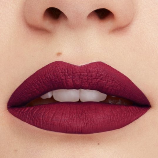 Viva magenta: conheça o batom Maybelline Ny, Founder