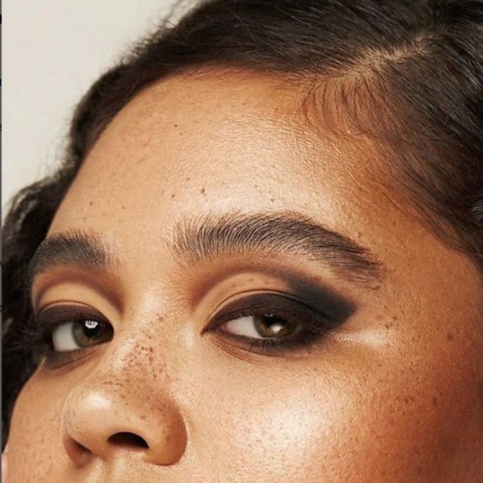 Delineado e lápis de olhos na linha d'água: saiba como fazer