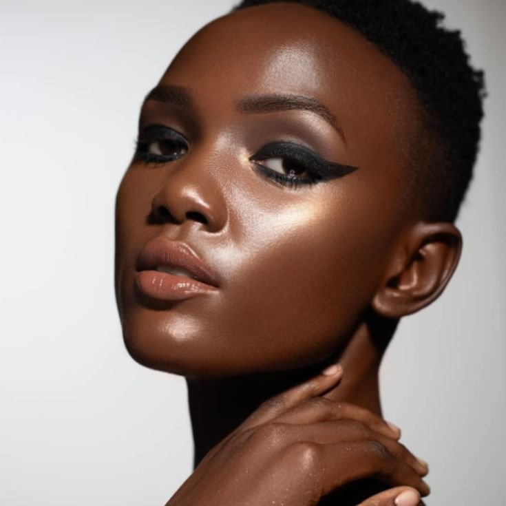 Olho preto: dicas de maquiagem para deixar seu olhar marcante