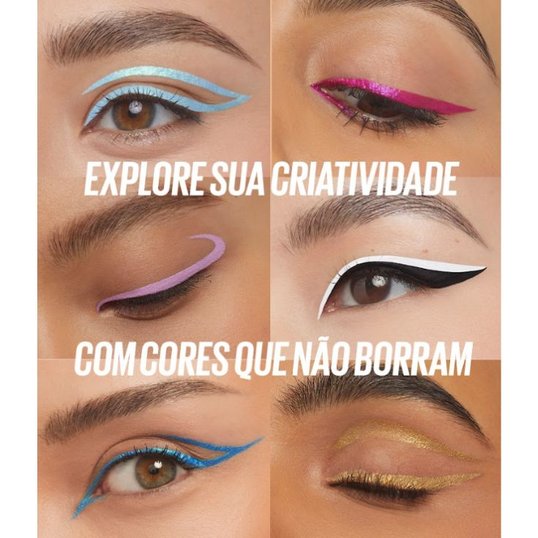 Mulher com delineado colorido no kit de maquiagem