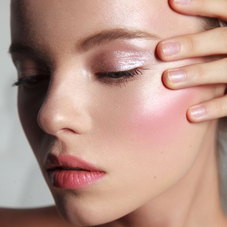 blush iluminador rosto