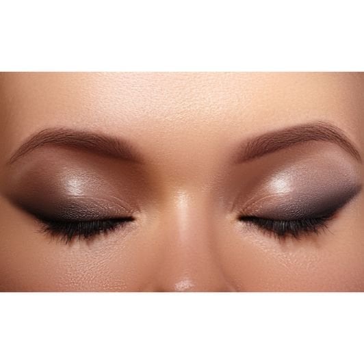 maquiagem com olhos esfumados