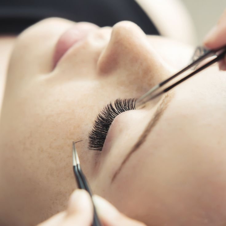 -/media/project/loreal/brand-sites/mny/americas/br/artigos/2026/olhos/mascara-de-cilios/como-remover-extensao-cilios-em-casa/como-remover-extensao-de-cilios-em-casa.jpg?rev=875c4a29422e4729b707ede27ca89b44