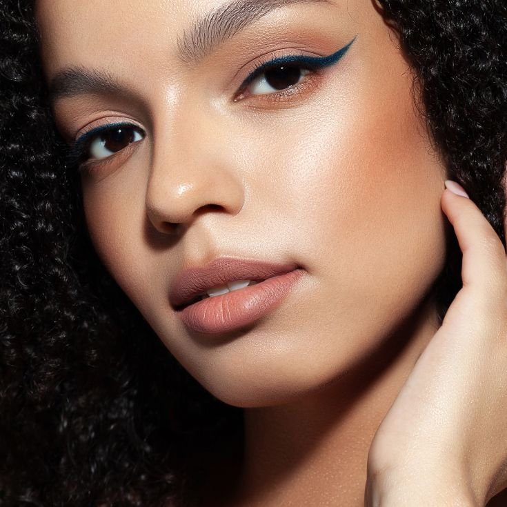 -/media/project/loreal/brand-sites/mny/americas/br/artigos/2026/rosto/iluminador-e-contorno/bronze-natural-entenda-como-fazer-a-make-perfeita-com-o-bronzer/banner/bronzer.jpg?rev=a4ecbe8084574db590f9e9cb90f4bfc3