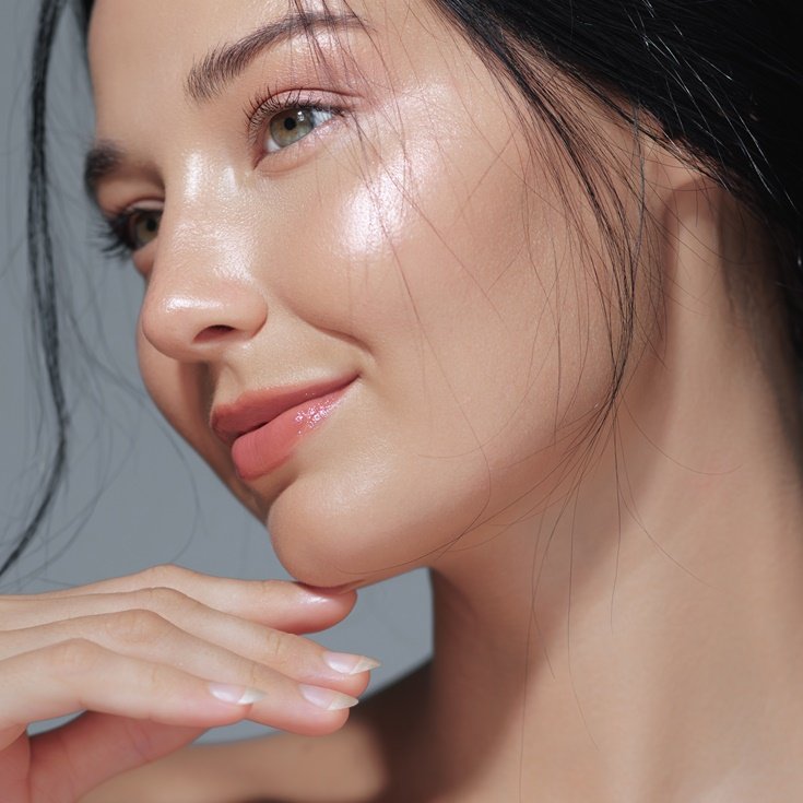 -/media/project/loreal/brand-sites/mny/americas/br/artigos/2024/rosto/base/vitamina-c-rosto/mulher-com-pele-brilhando-aps-aplicar-vitamina-c.jpg?rev=819e456bb77e46c8a0d5c19c60a87aa9
