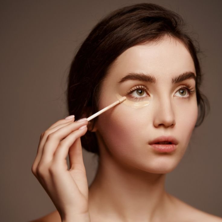-/media/project/loreal/brand-sites/mny/americas/br/artigos/2025/rosto/corretivo/corretivo-de-maquiagem/aplicando-corretivo-olhos-v2.jpg?rev=462c229308d34b2e91ed841fe0dab7c5
